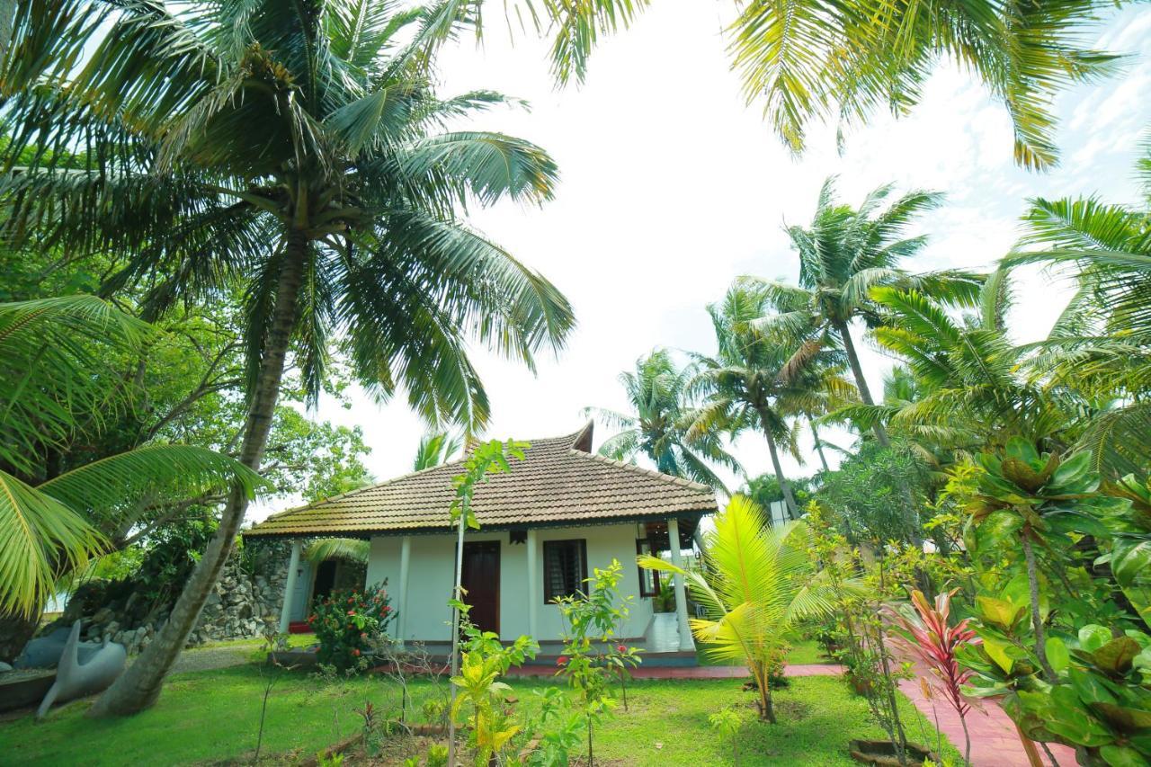 Regant Lake Village, Kollam. Chavara Екстериор снимка