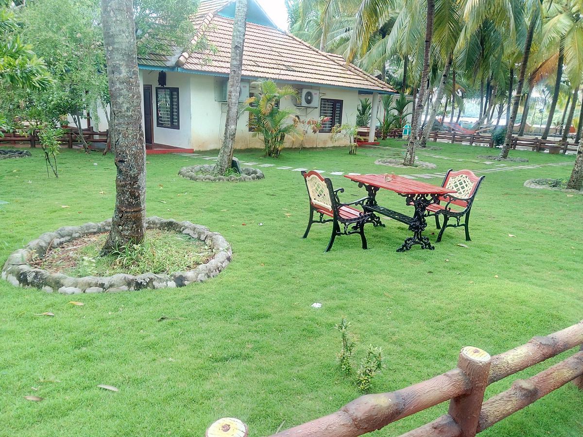 Regant Lake Village, Kollam. Chavara Екстериор снимка