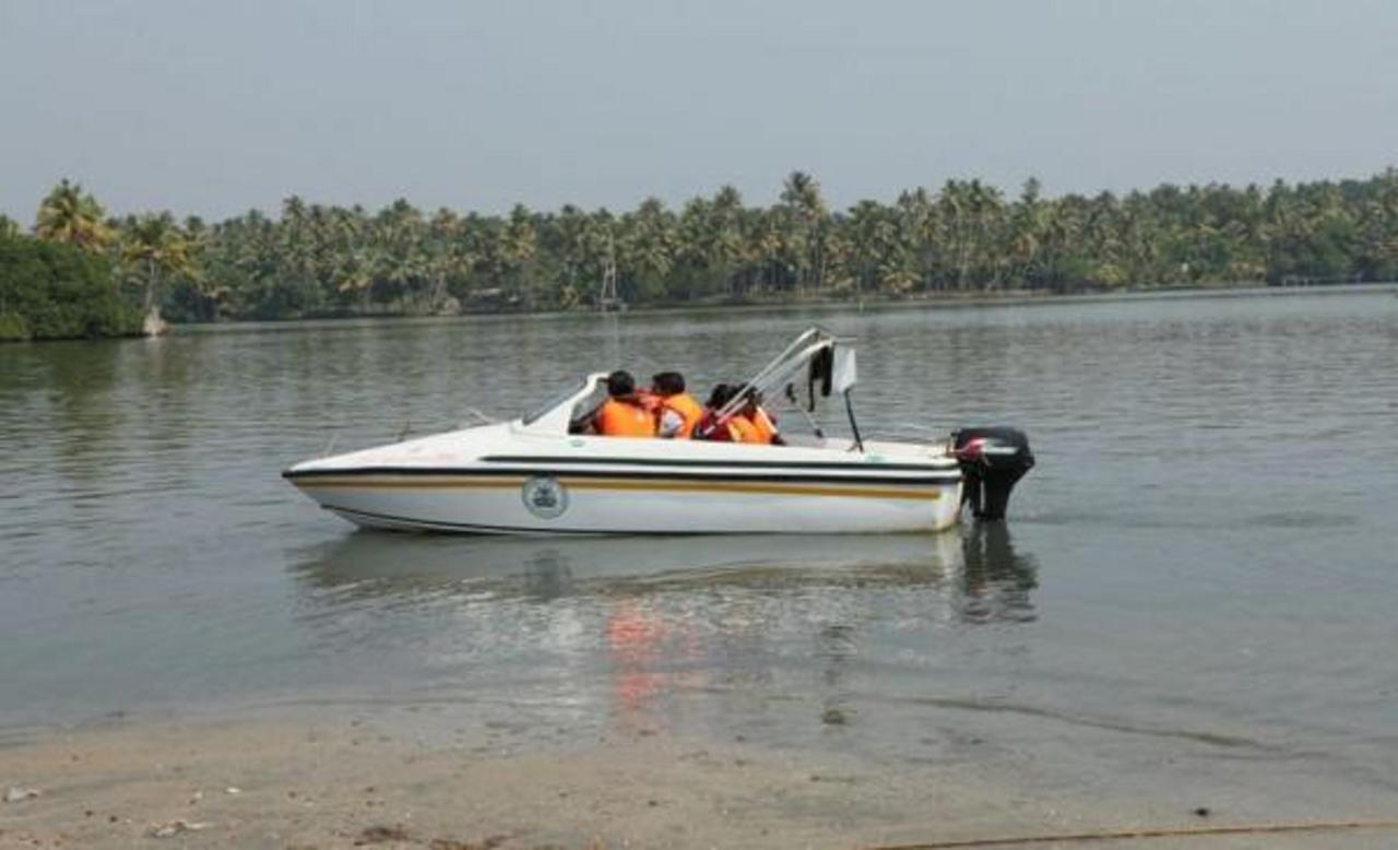 Regant Lake Village, Kollam. Chavara Екстериор снимка