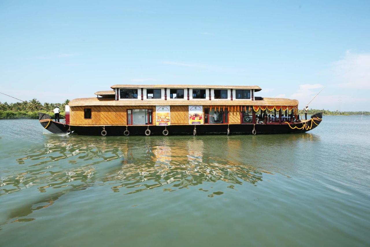 Regant Lake Village, Kollam. Chavara Екстериор снимка